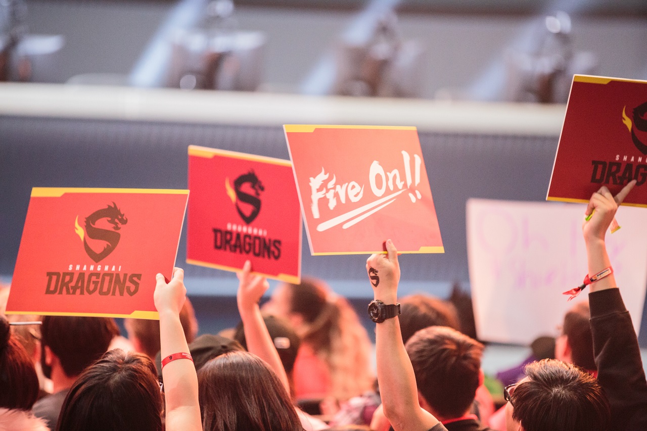 Shanghai Dragons fans