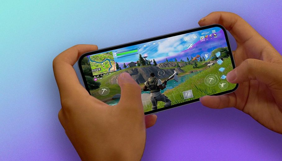 Fortnite can once again be played on iPhone and iPad.